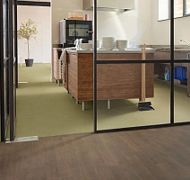 Forbo SureStep Wood 18902 dark oak фото 2 | FLOORDEALER